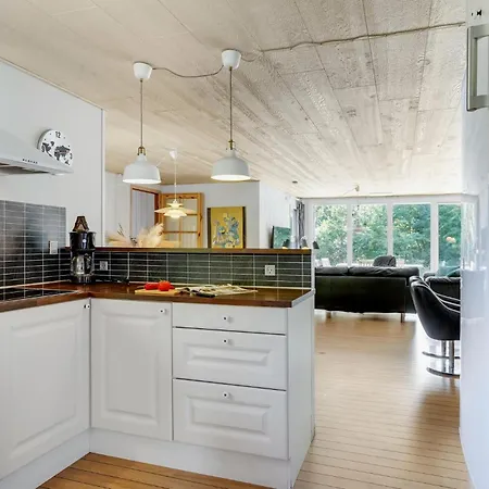 Dom wakacyjny 5 Bedroom Awesome In Vaeggerlose *