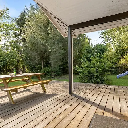 Dom wakacyjny 5 Bedroom Awesome In Vaeggerlose *