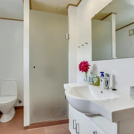 5 Bedroom Awesome In Vaeggerlose Dom wakacyjny *