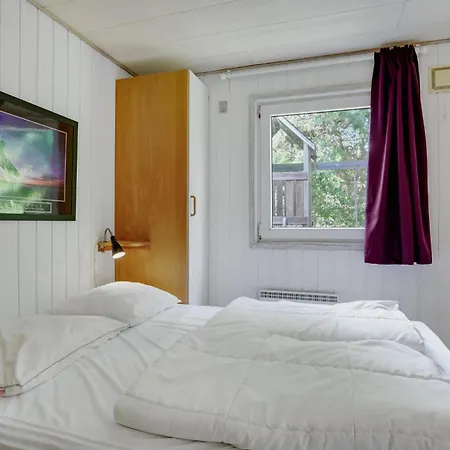 Дом отдыха 5 Bedroom Awesome In Vaeggerlose *