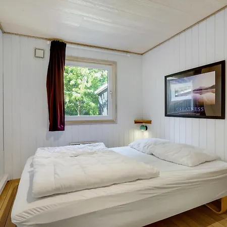 5 Bedroom Awesome In Vaeggerlose Dom wakacyjny Bøtø By