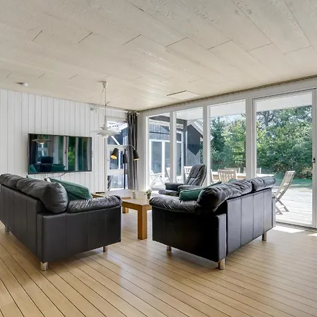 5 Bedroom Awesome In Vaeggerlose Dom wakacyjny