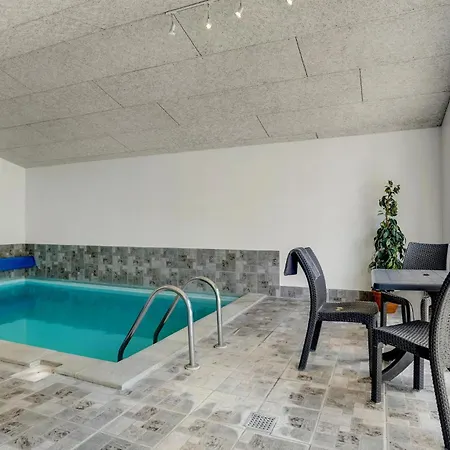 5 Bedroom Awesome In Vaeggerlose Dom wakacyjny *