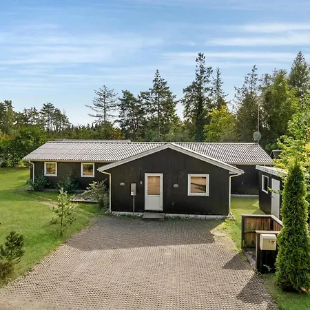 Dom wakacyjny 5 Bedroom Awesome In Vaeggerlose *