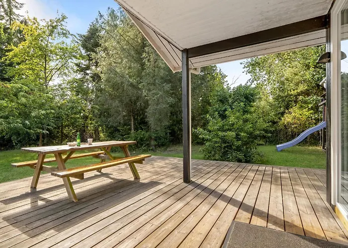 Semesterbostad 5 Bedroom Awesome In Vaeggerlose *