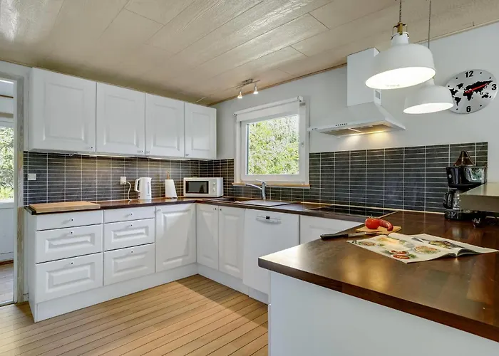 5 Bedroom Awesome In Vaeggerlose Semesterbostad Bøtø By