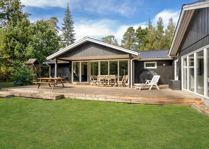 5 Bedroom Awesome In Vaeggerlose Bøtø By