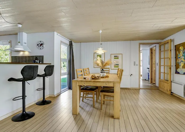 Semesterbostad 5 Bedroom Awesome In Vaeggerlose