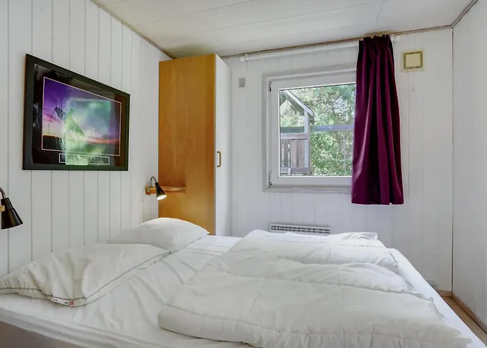 Semesterbostad 5 Bedroom Awesome In Vaeggerlose *