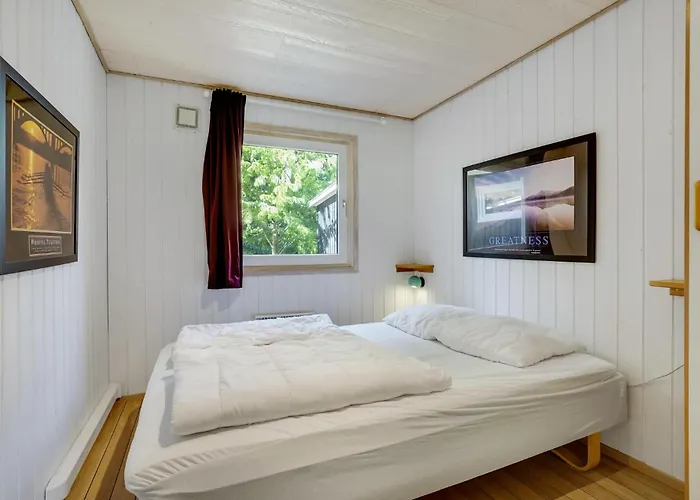 5 Bedroom Awesome In Vaeggerlose Semesterbostad Bøtø By