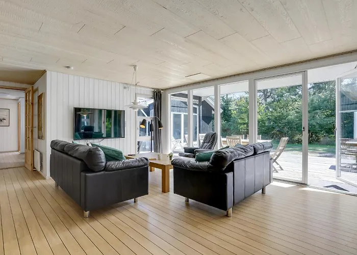 5 Bedroom Awesome In Vaeggerlose Semesterbostad